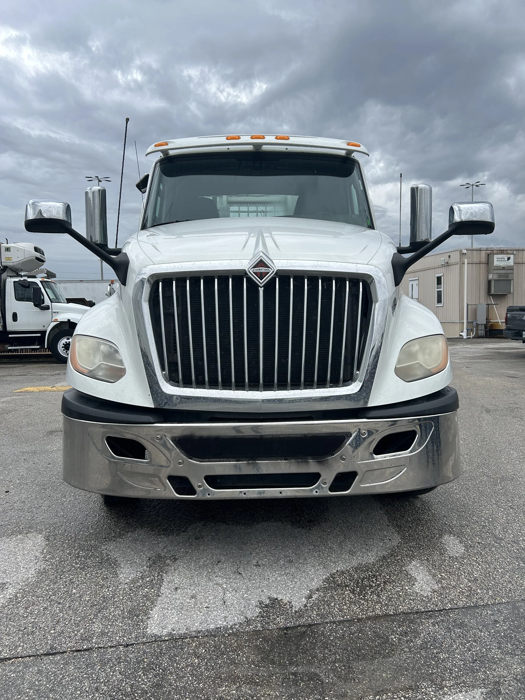 Used 2019  INTERNATIONAL Day Cab image 9
