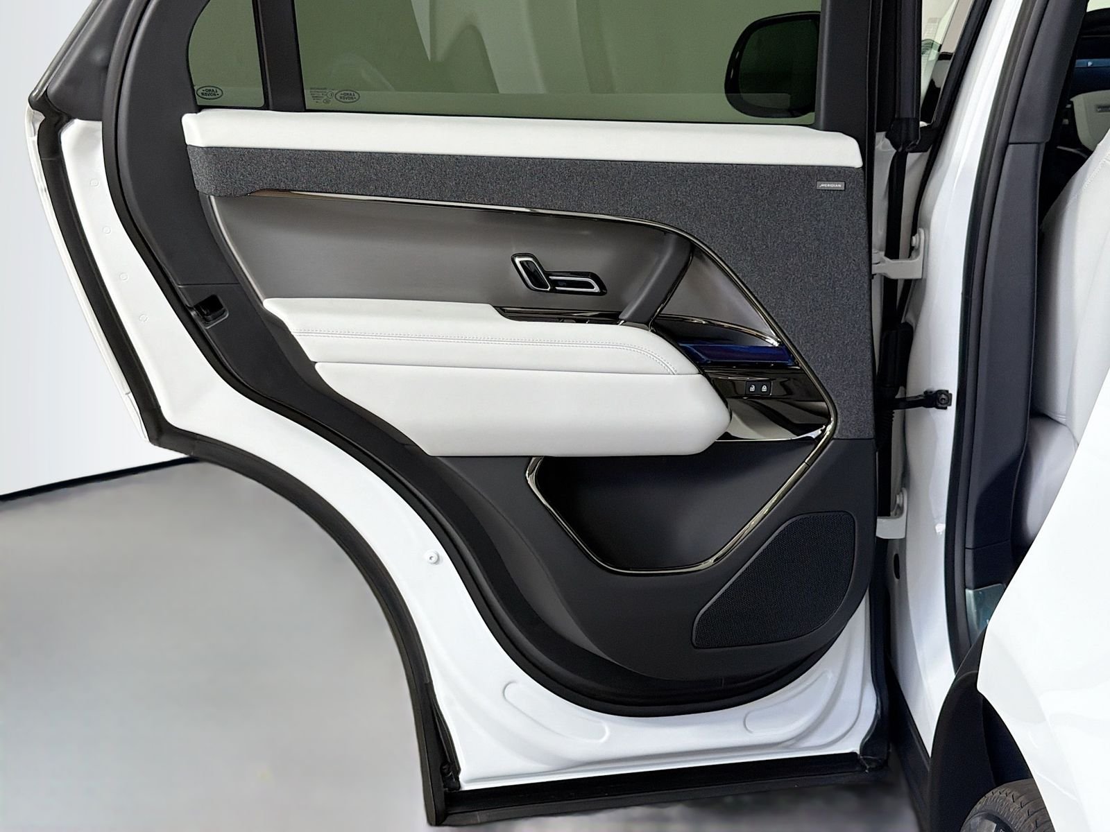 New 2026 Fuji White LAND ROVER SE image 26