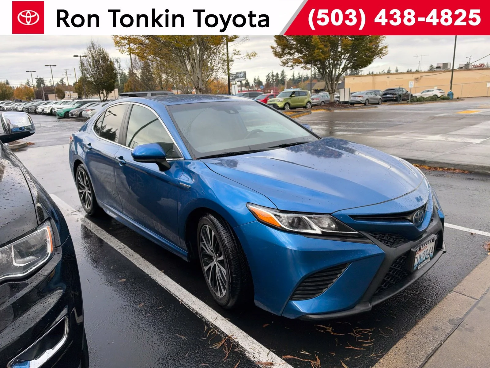 Used 2020 Blue Streak Metallic Toyota SE image 1