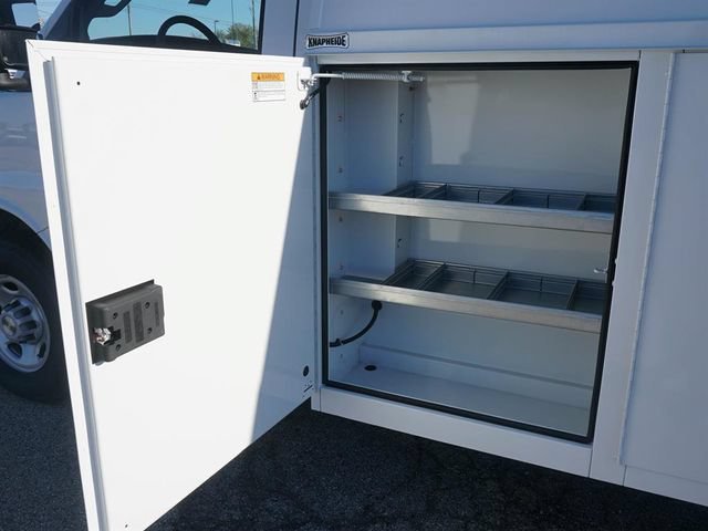 New 2025 Summit White Chevrolet 1WT image 22