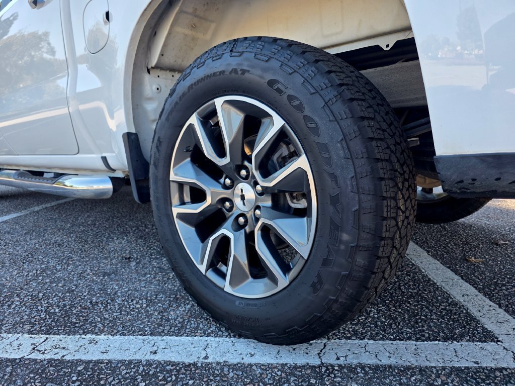 Certified Used 2023 SUMMIT WHITE Chevrolet RST image 31
