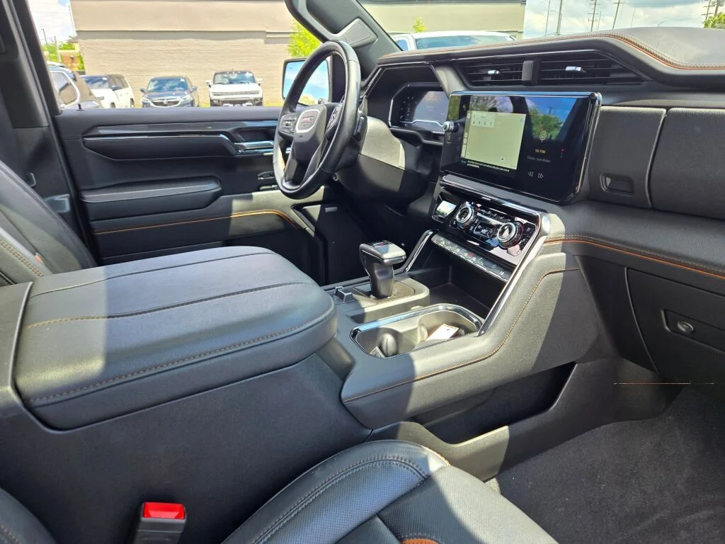 Used 2024 White GMC AT4 image 7