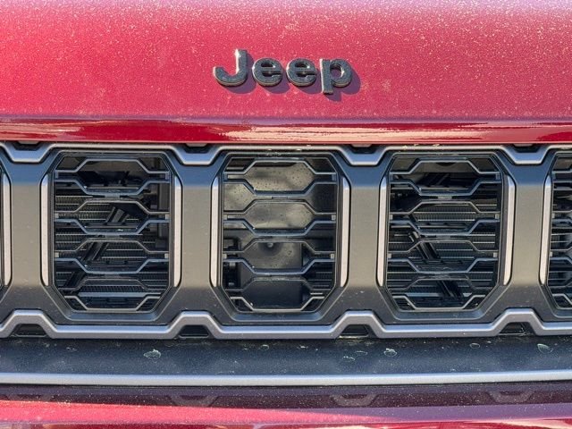 New 2026 Velvet Red Pearl-Coat Exterior Paint Jeep Laredo image 3