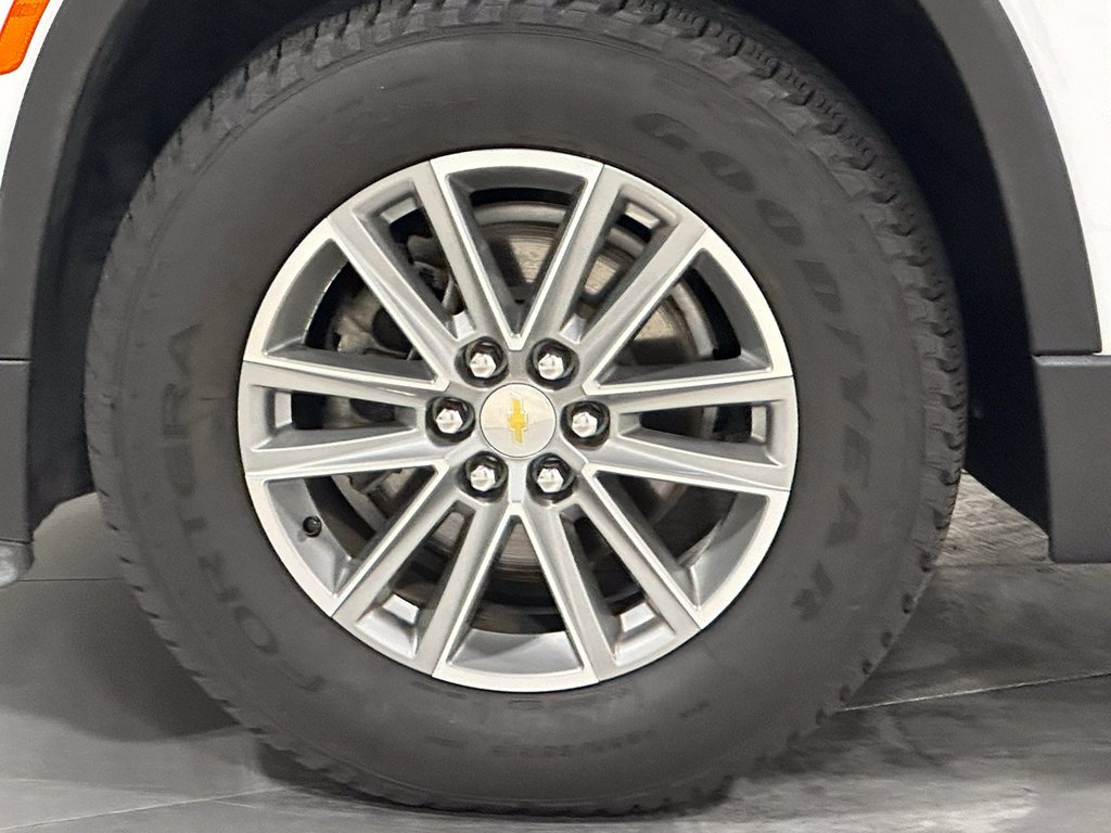 Used 2023 White Chevrolet LT image 35