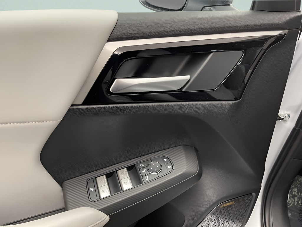 New 2026 White Diamond Mitsubishi SE image 21