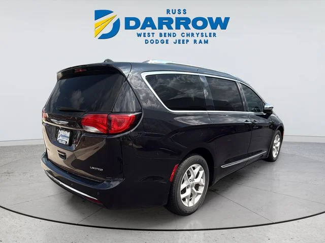 Used 2020 Black Chrysler Limited image 5