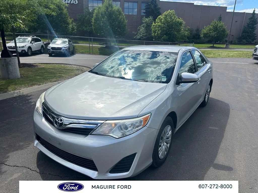 Used 2014 Silver Toyota LE image 10
