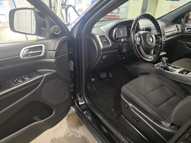 Used 2021 Diamond Black JEEP LAREDO image 13