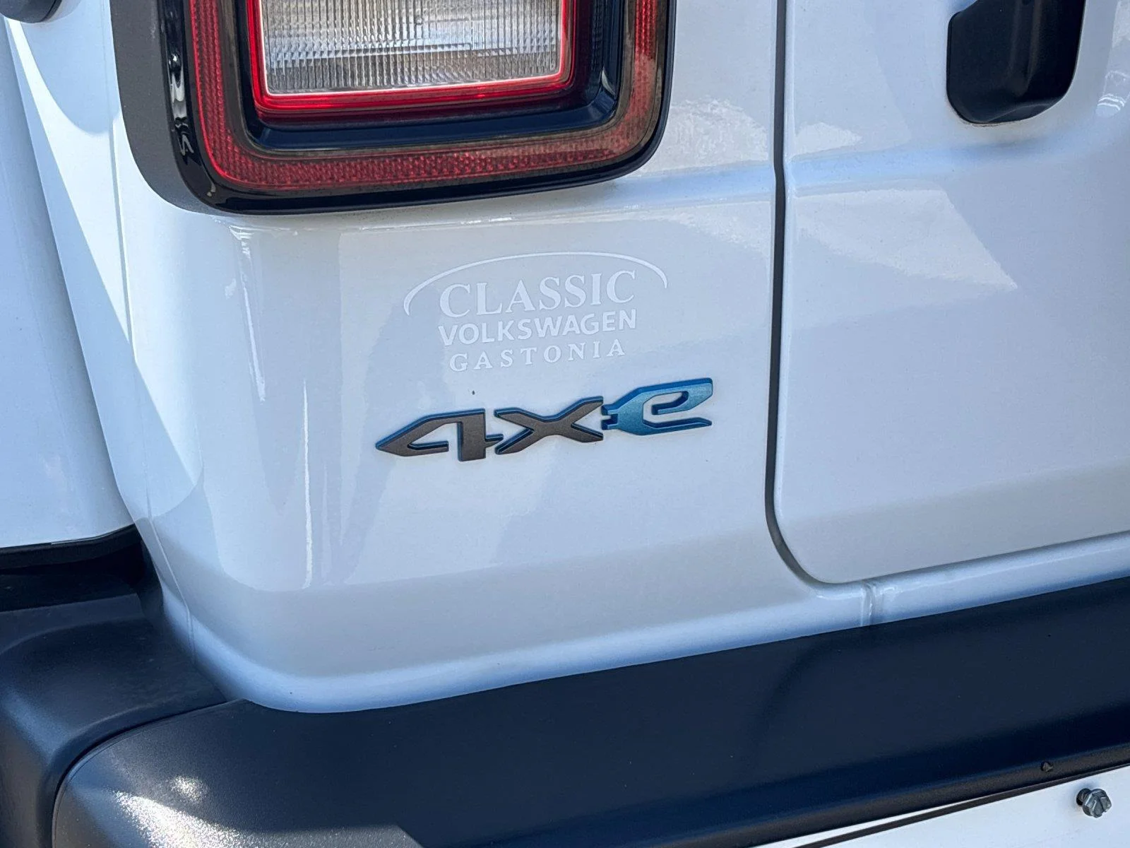 Used 2024 Bright White Clearcoat Jeep Sport S image 11
