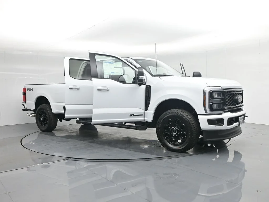 New 2026 Oxford White Ford Lariat image 36
