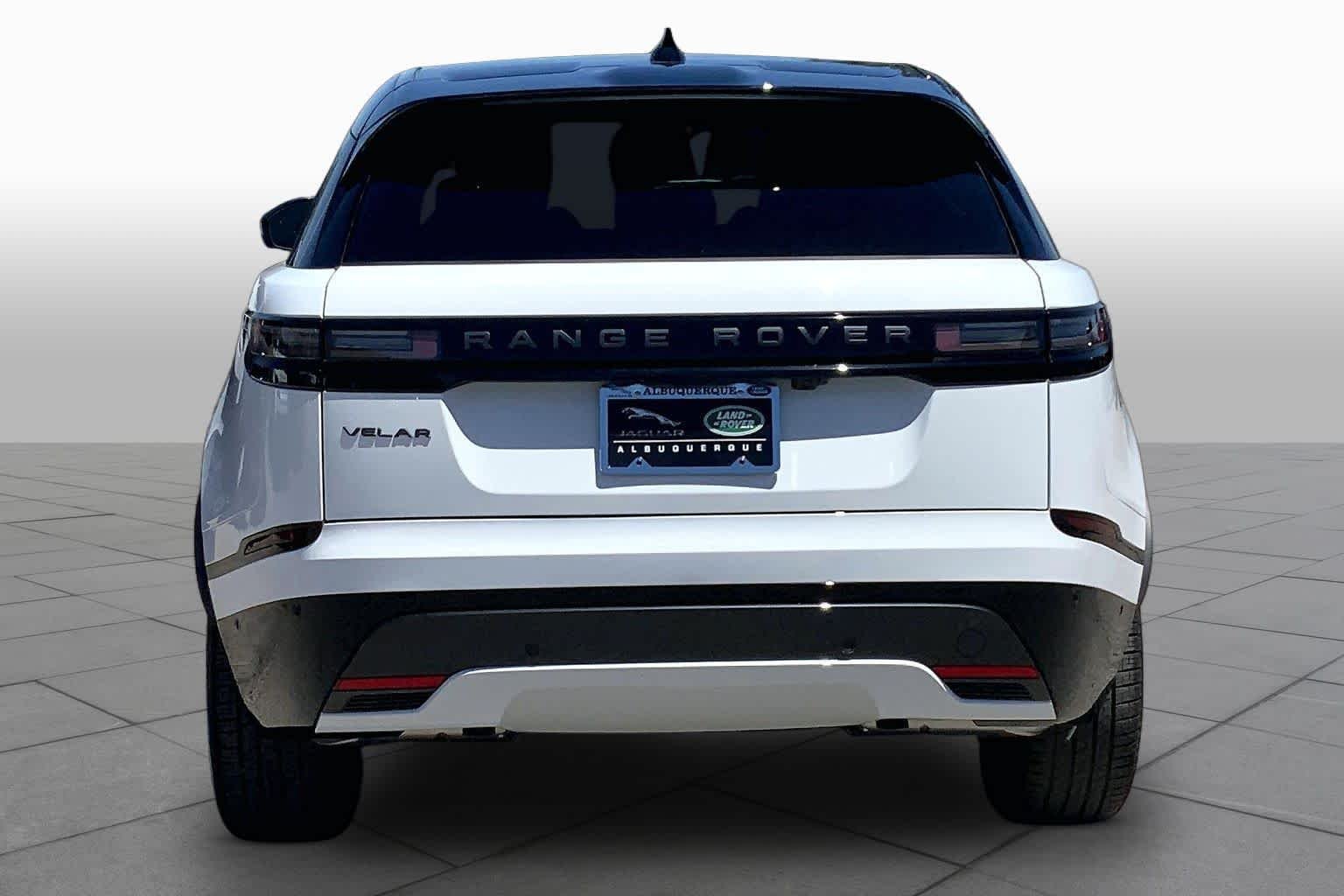 New 2026 Fuji White Land Rover Dynamic SE image 4
