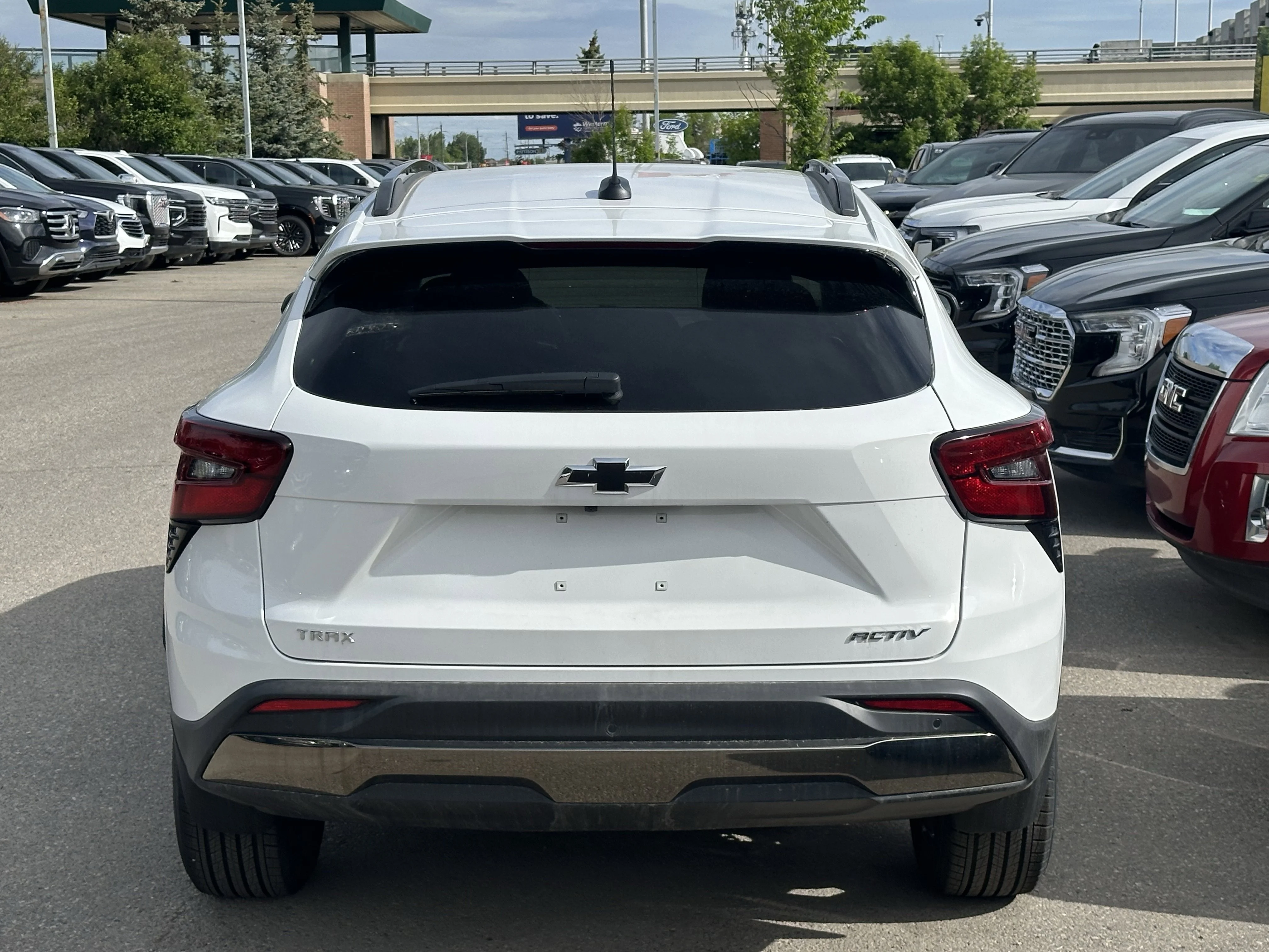 New 2026 Summit White Chevrolet ACTIV image 4