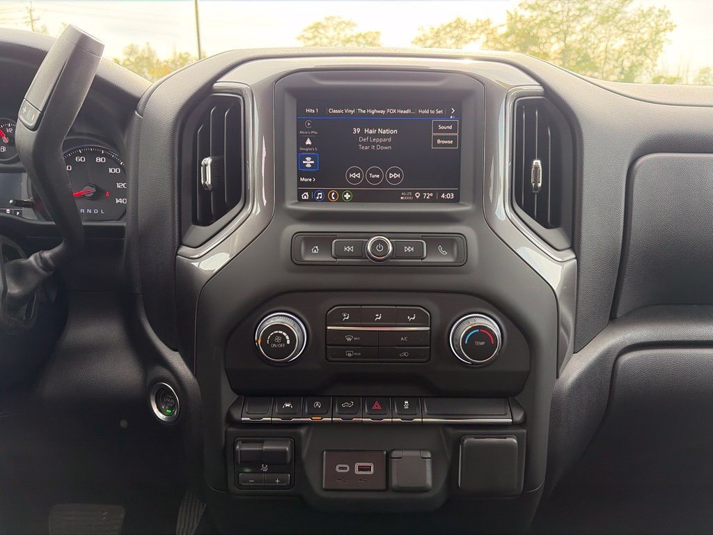 Used 2024 White Chevrolet Custom image 19