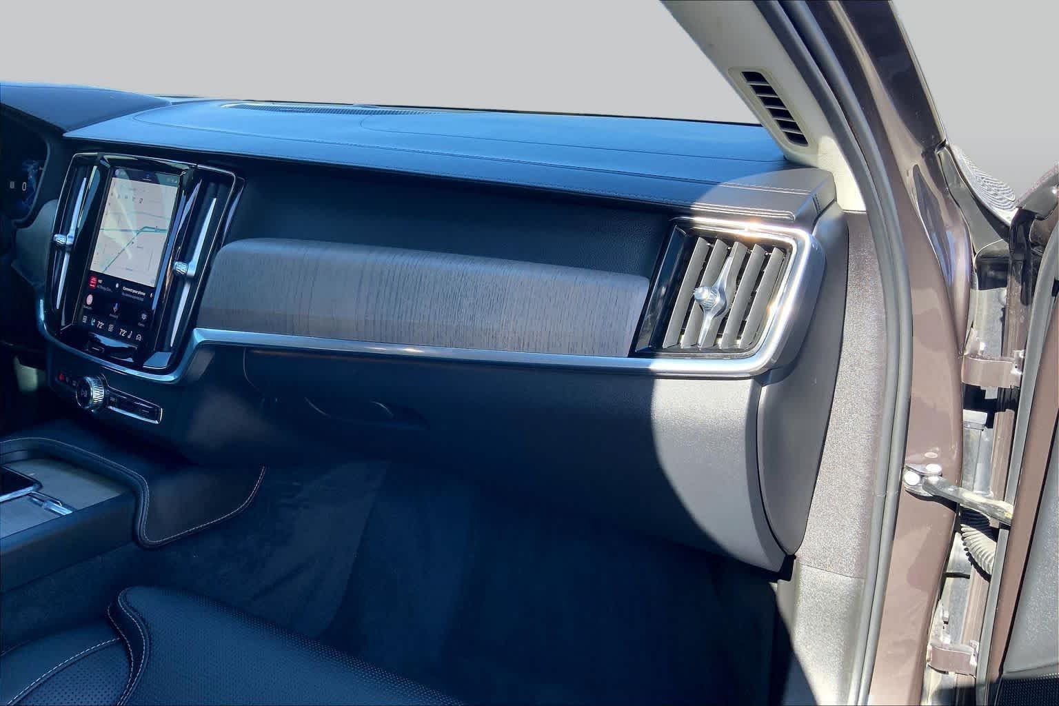 Used 2023 Platinum Grey Metallic Volvo Ultimate image 19