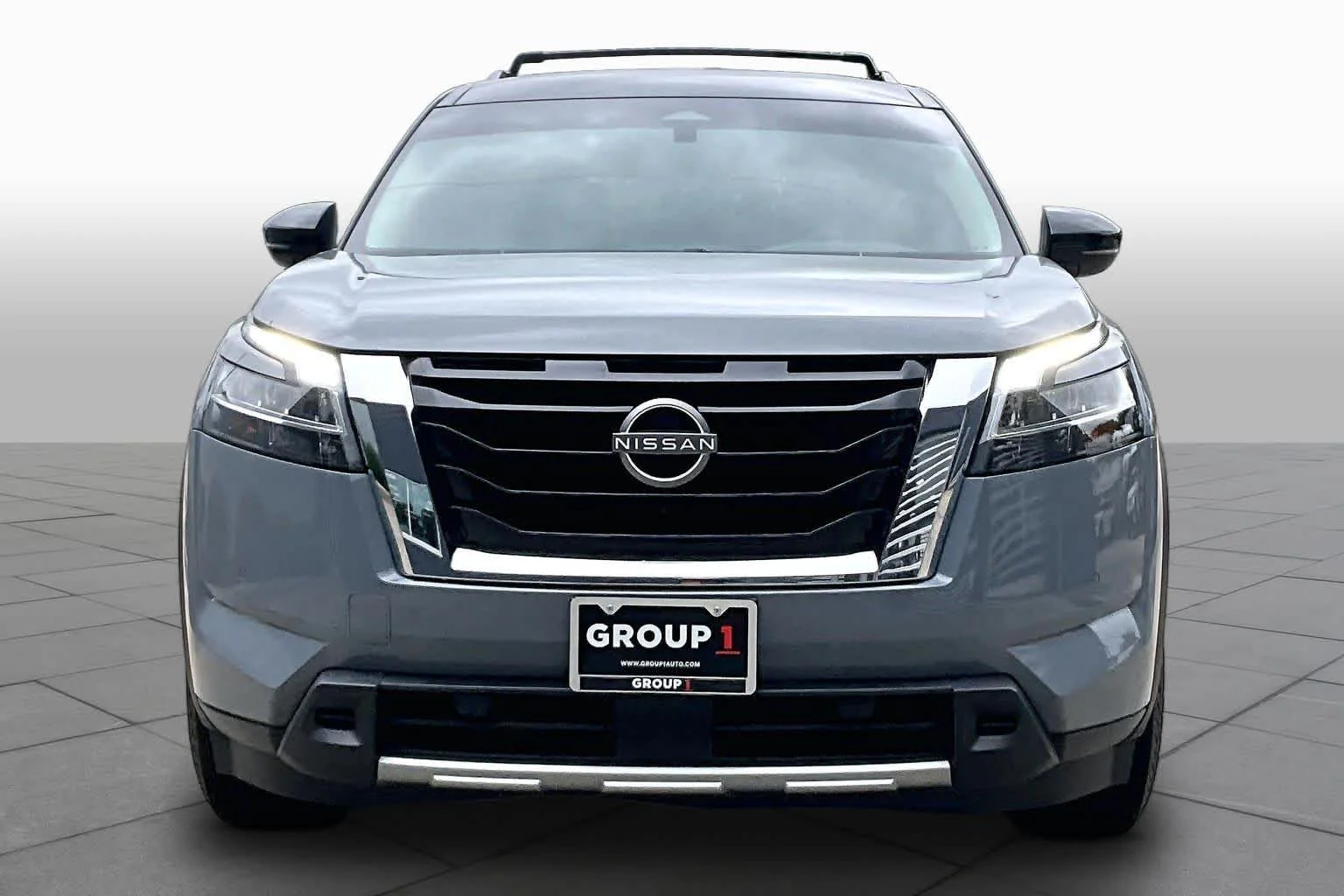 Used 2023 Solid Gray/Super Black Nissan SL image 4