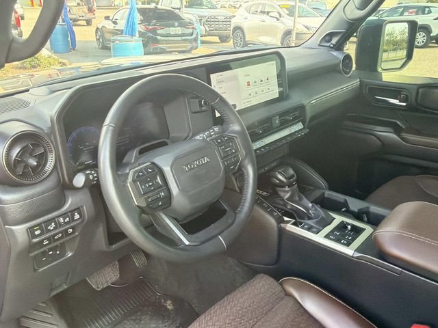 Used 2025  Toyota Base image 34