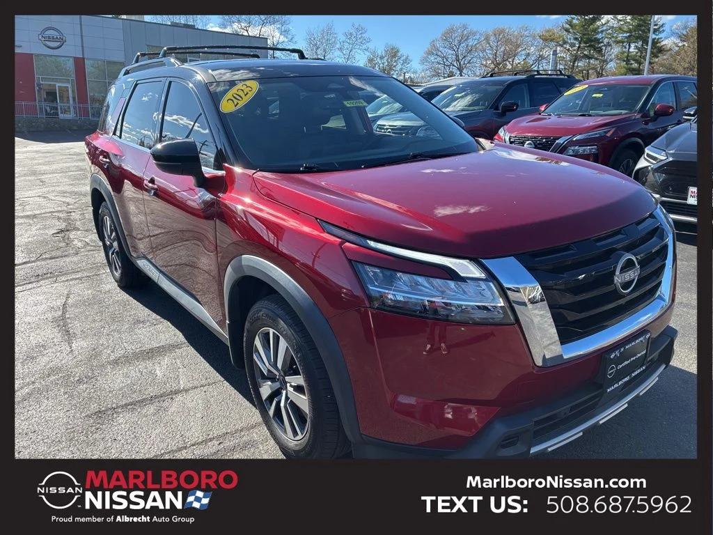 2023 Nissan Pathfinder SL 4WD's photo