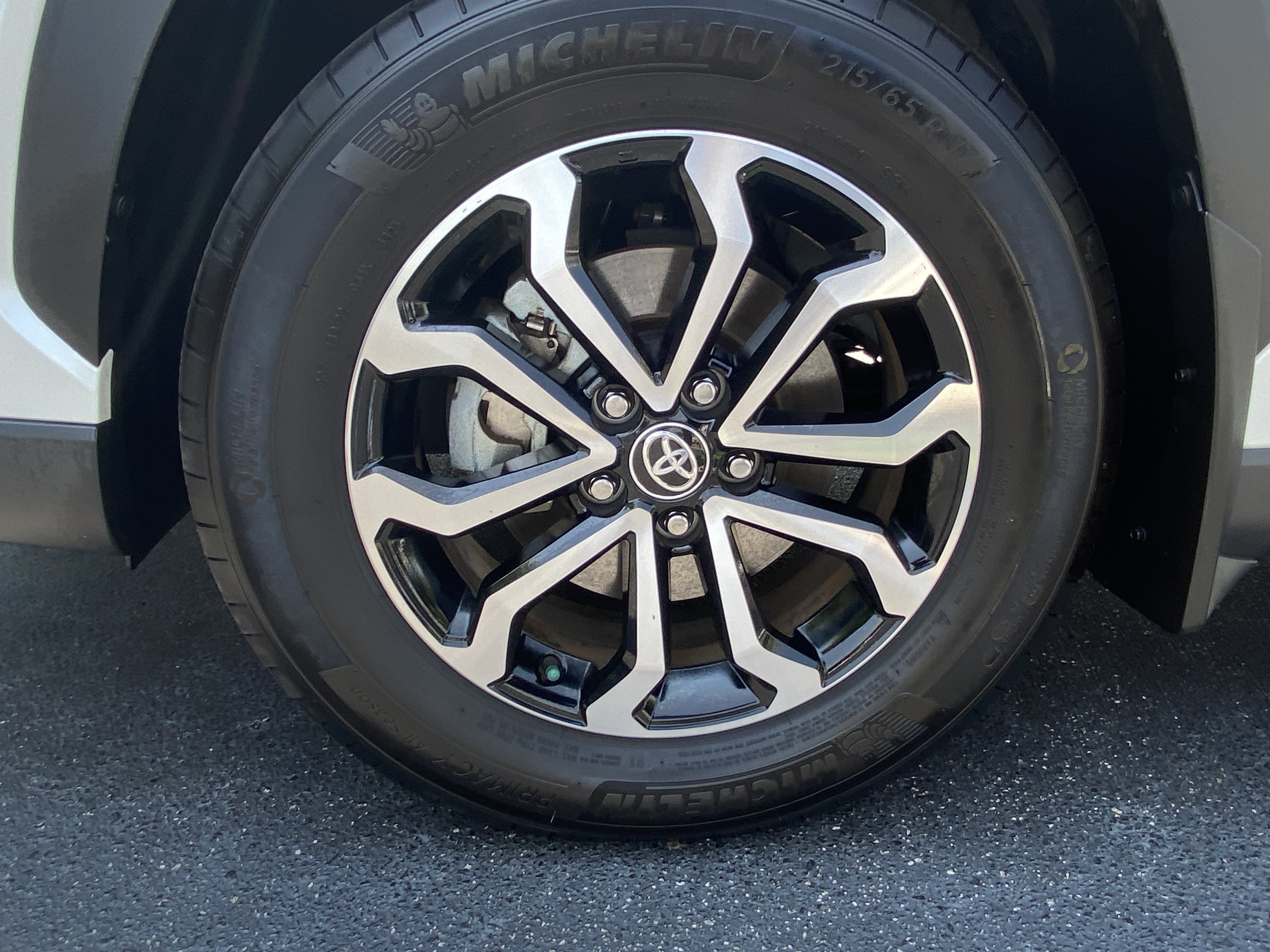 Used 2023 Wind Chill Pearl Toyota Hybrid SE image 8