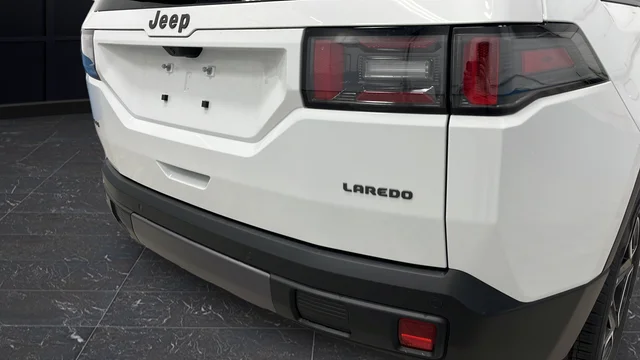 New 2026 Bright White Clear-Coat Exterior Paint Jeep Laredo image 36