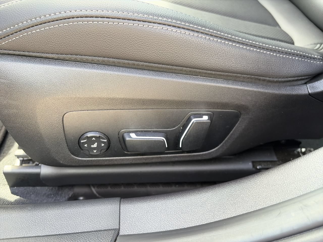 Used 2026 Black Sapphire Metallic BMW 330i NA image 15