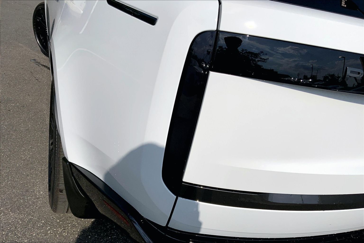New 2026 Fuji White Land Rover SE LWB 7-Seats / V8 image 14