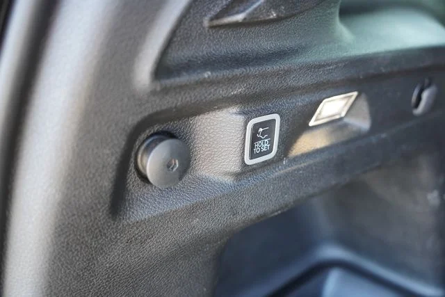 Used 2023 White Jeep Altitude image 24
