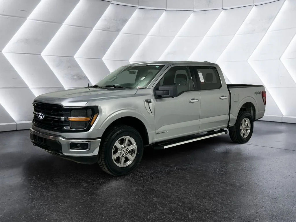 Used 2024 Silver Ford XLT image 3