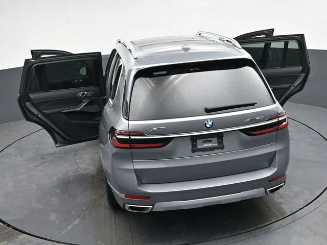 Used 2024 Gray BMW xDrive40i image 43