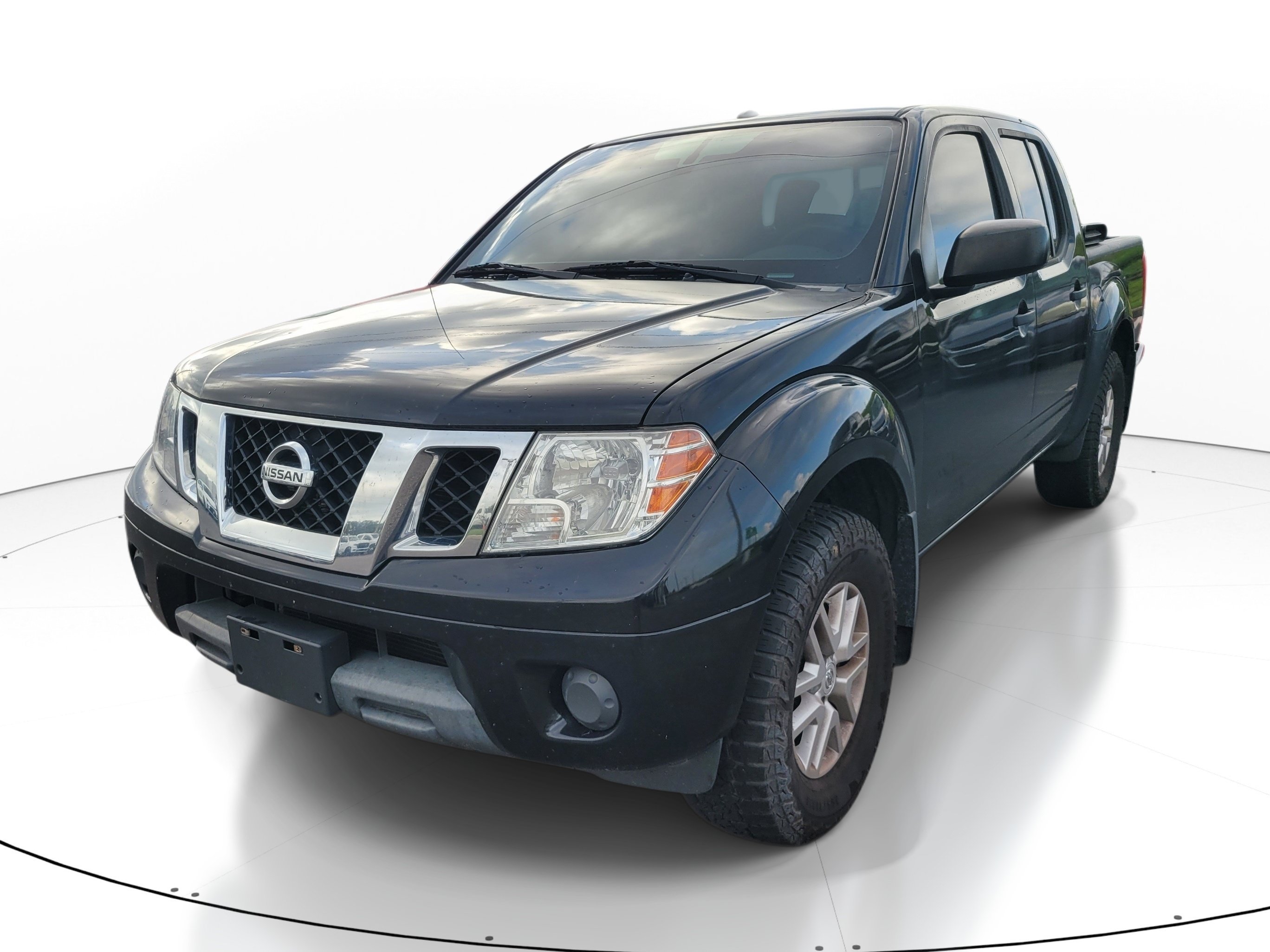 Used 2016 Magnetic Black Nissan SV image 3