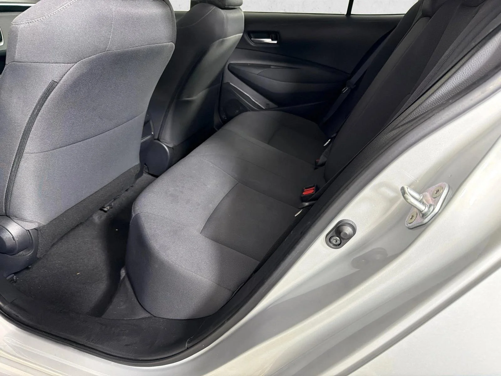 Used 2020 White Toyota LE image 20
