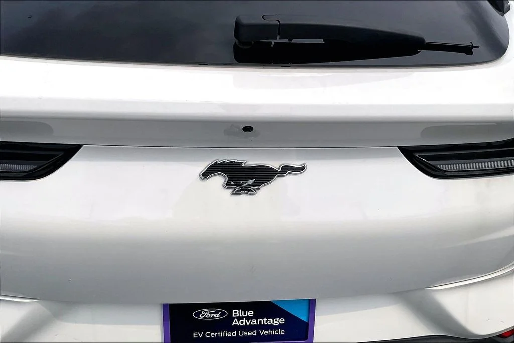 Used 2023 White Ford Select image 31
