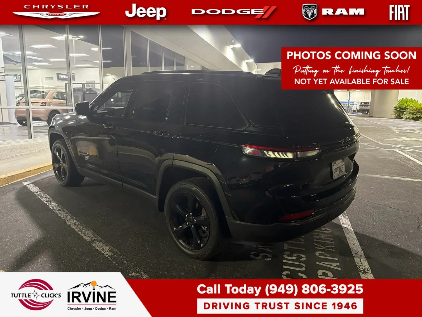 Used 2024 Diamond Black Crystal Pearlcoat Jeep Altitude X image 5