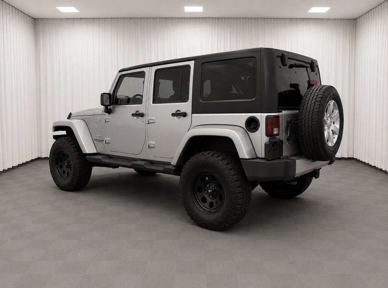 Used 2014 Billet Metallic Clearcoat Jeep Sahara image 5