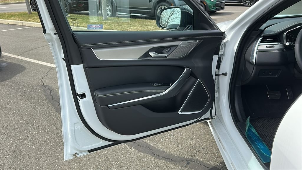 New 2024 Fuji White JAGUAR P300 R-DYNAMIC SE AWD image 8