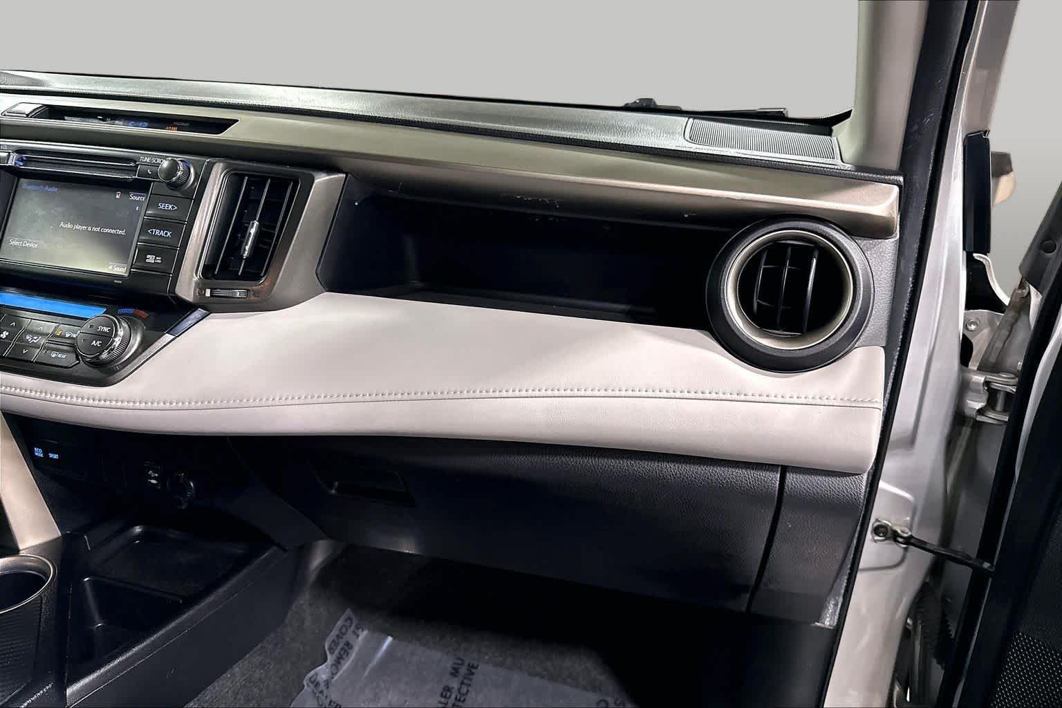 Used 2015 Classic Silver Metallic Toyota XLE image 19