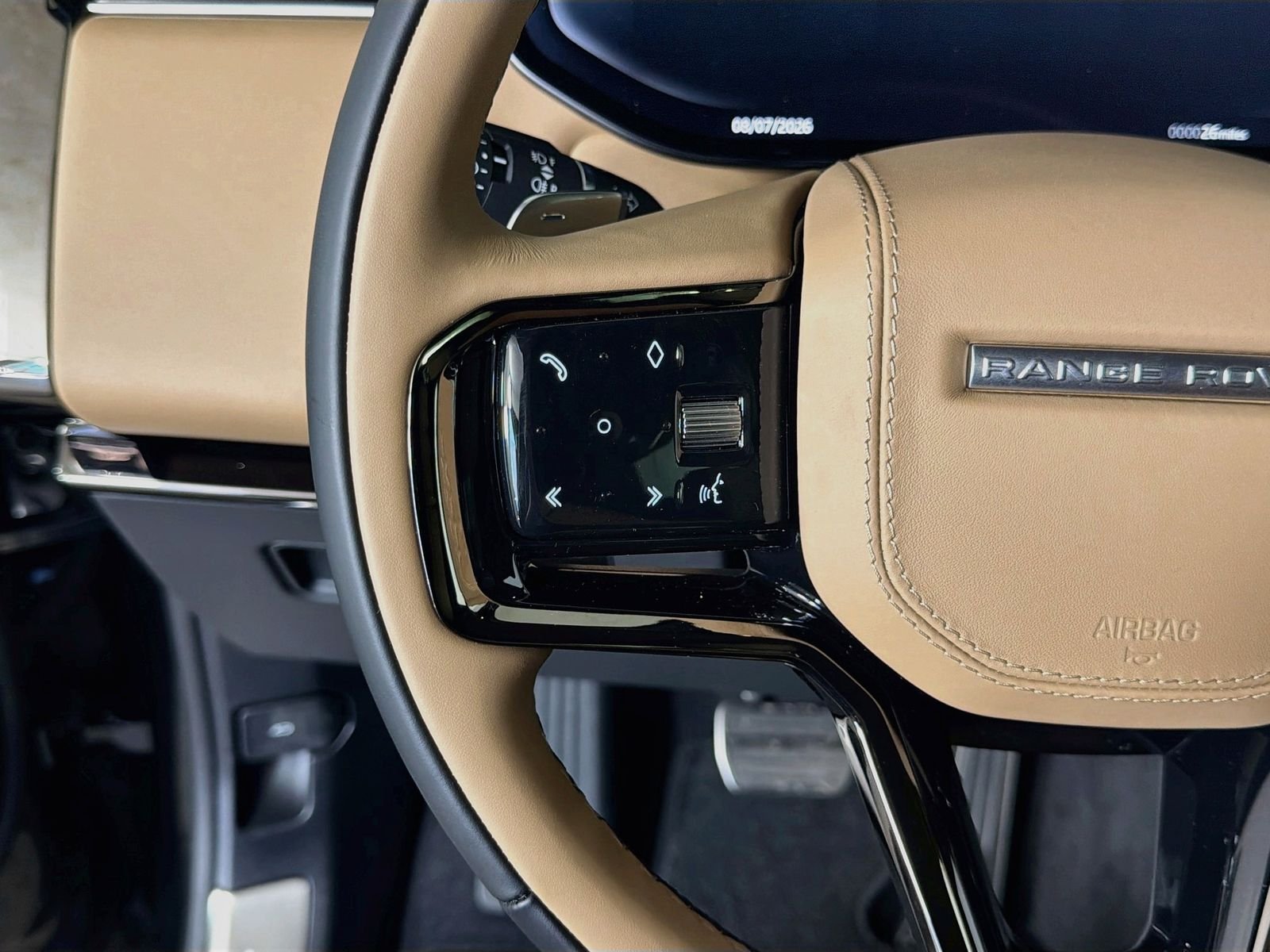 New 2026 Santorini Black Land Rover Dynamic SE image 12
