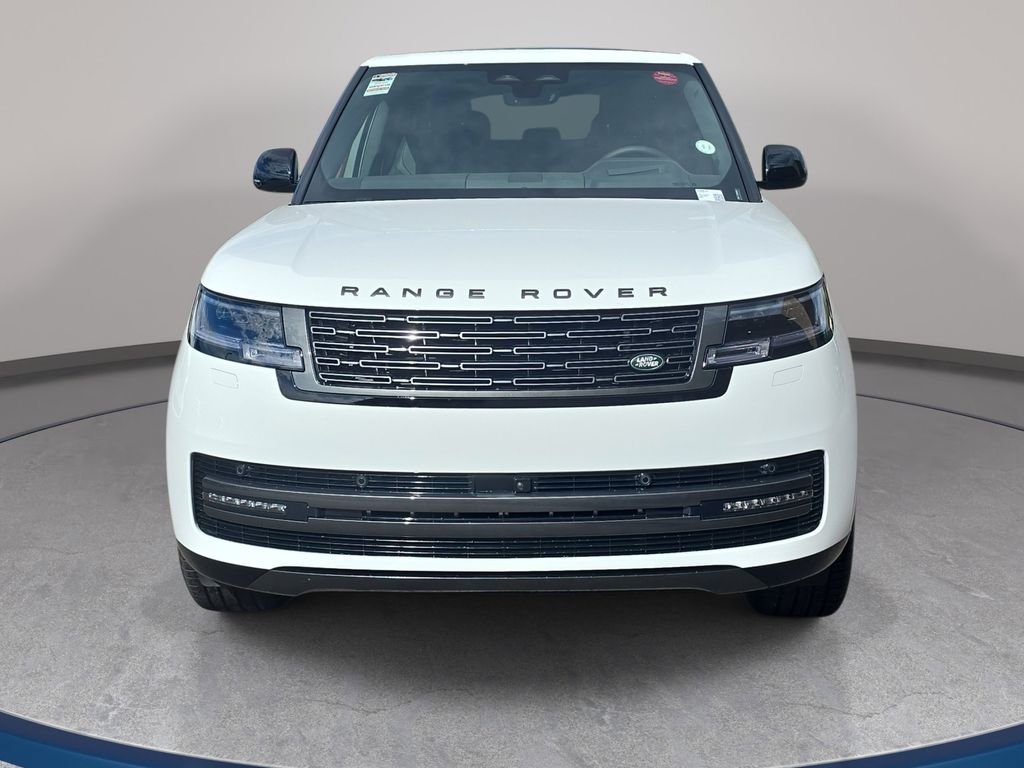 New 2026 Fuji White Land Rover SE image 2