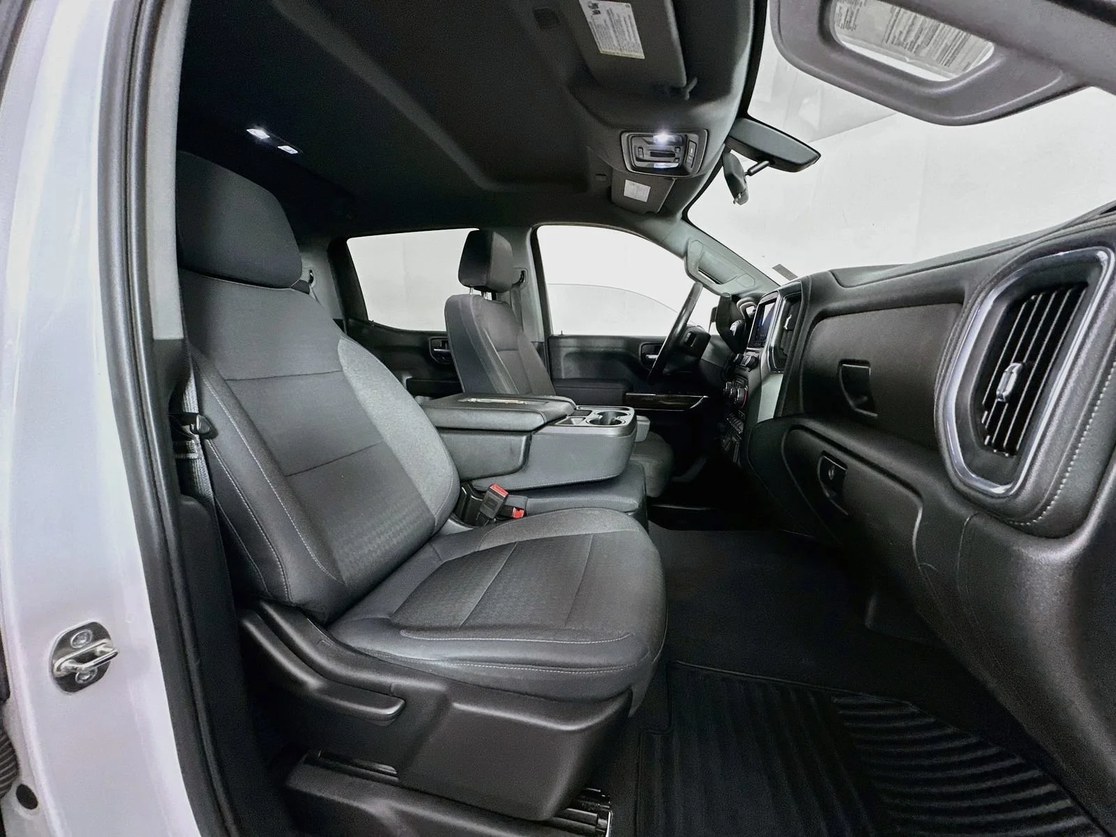 Used 2019 SUMMIT WHITE Chevrolet LT image 29