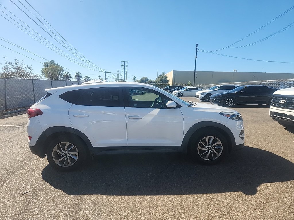 Used 2017 Winter White Hyundai SE image 16