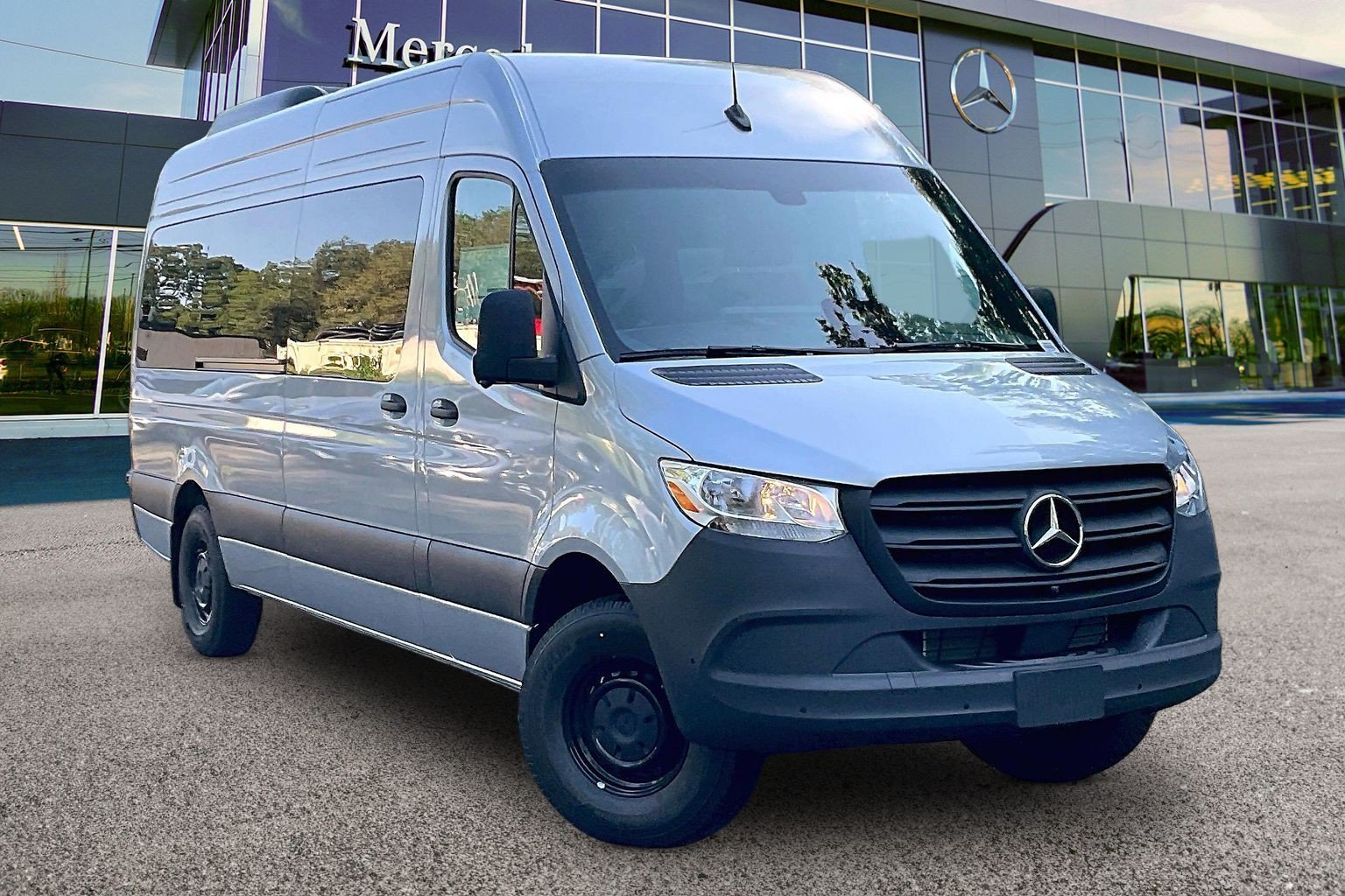 New 2026 high-tech silver metallic Mercedes-Benz Passenger 170 WB image 15