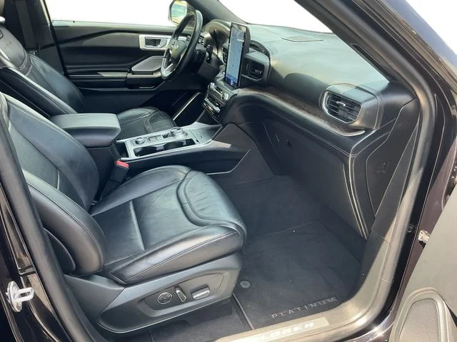 Used 2020 Black Metallic Ford Platinum image 12