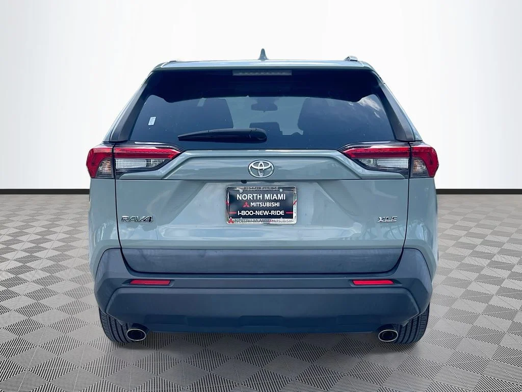 Used 2021 Gray Toyota XLE image 6