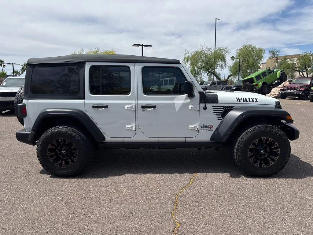 Used 2022 White Jeep Unlimited Willys image 9