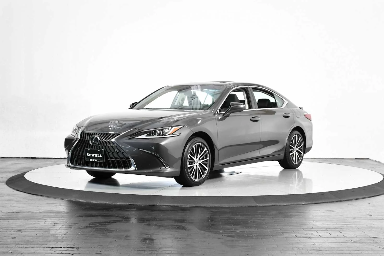 2025 Lexus ES 300h 300h's photo