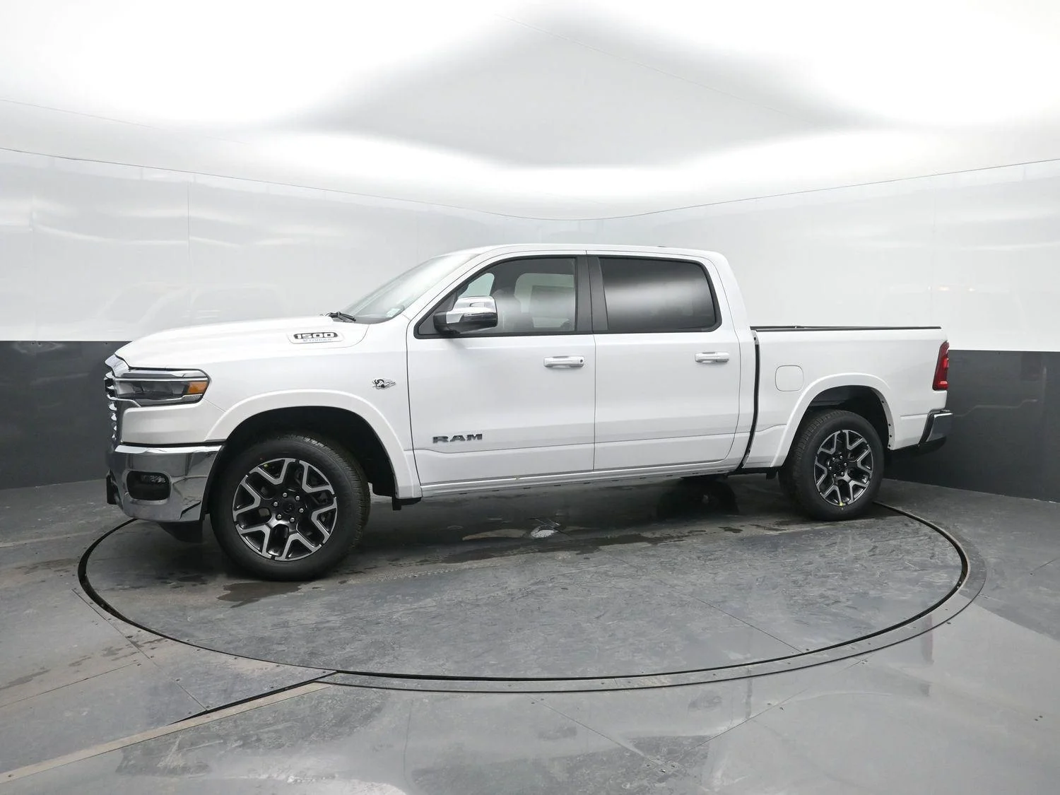 New 2026 Ivory White Tri-Coat Pearl-Coat Exterior Paint RAM Laramie image 46