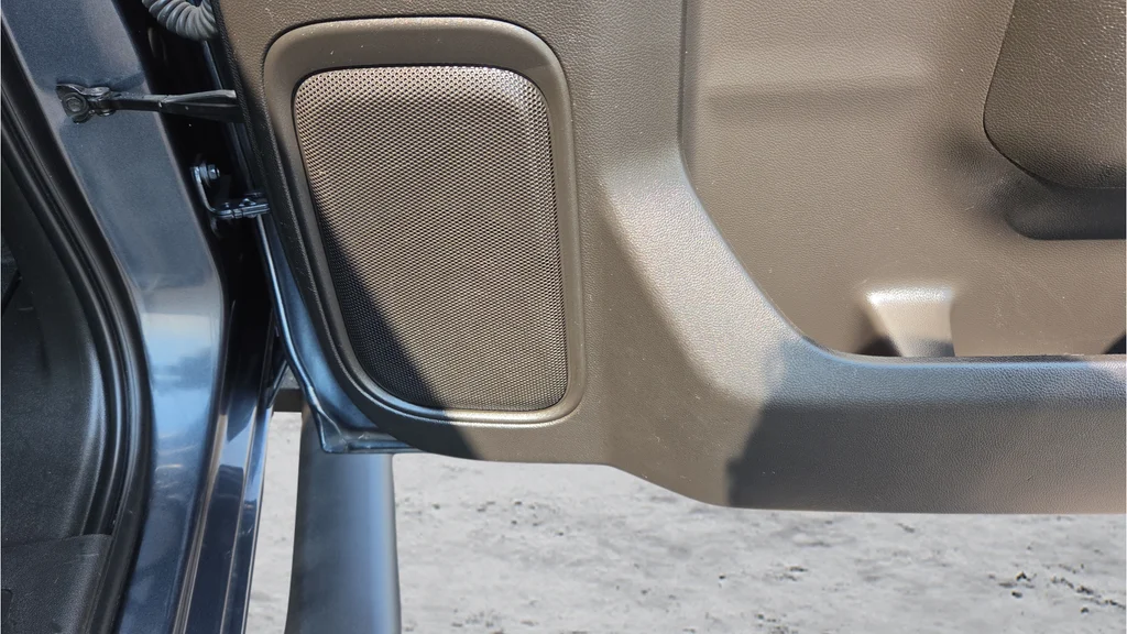 Used 2021 Gray Chevrolet Custom image 40