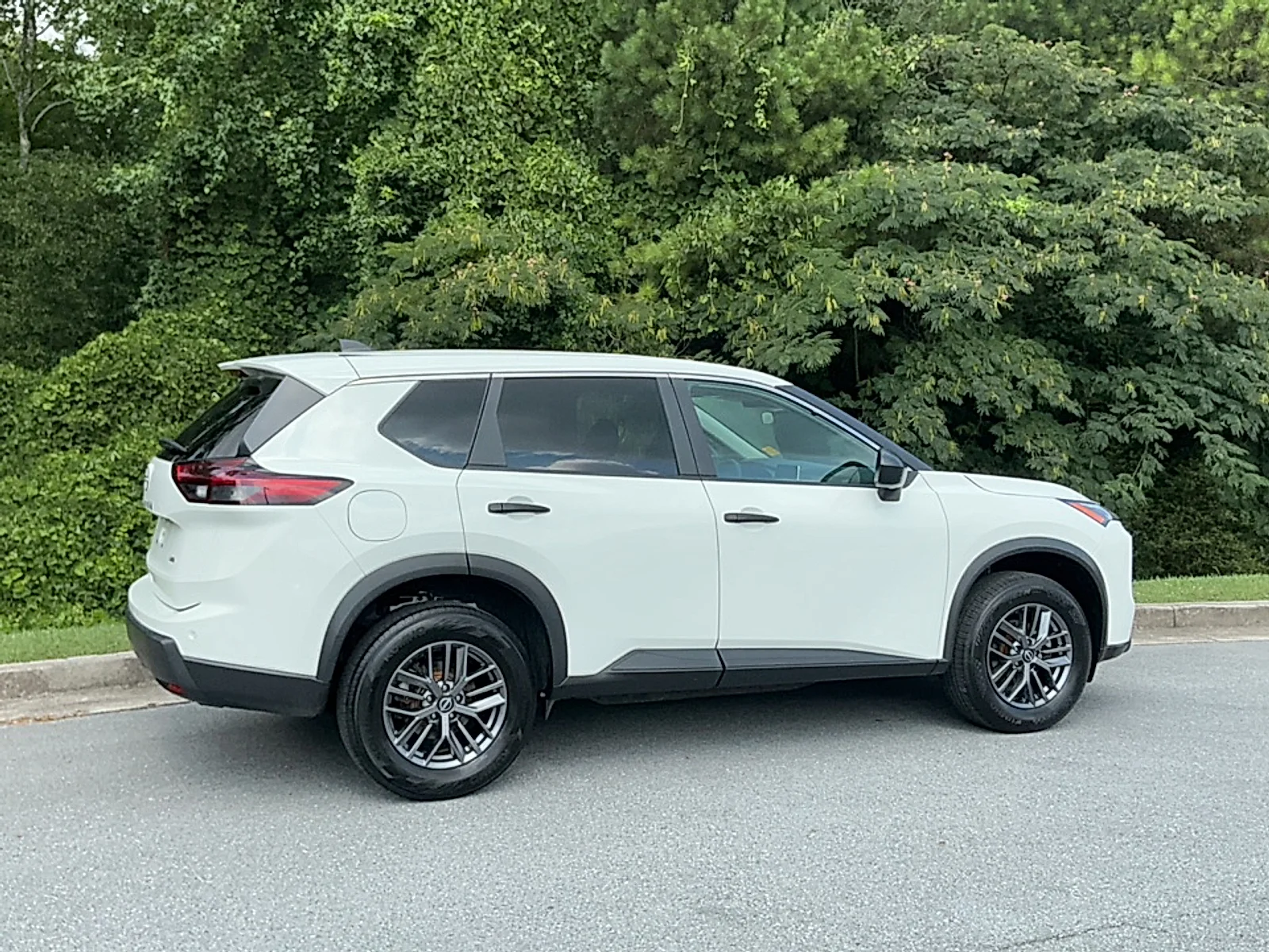 Used 2024  Nissan S Intelligent AWD image 2