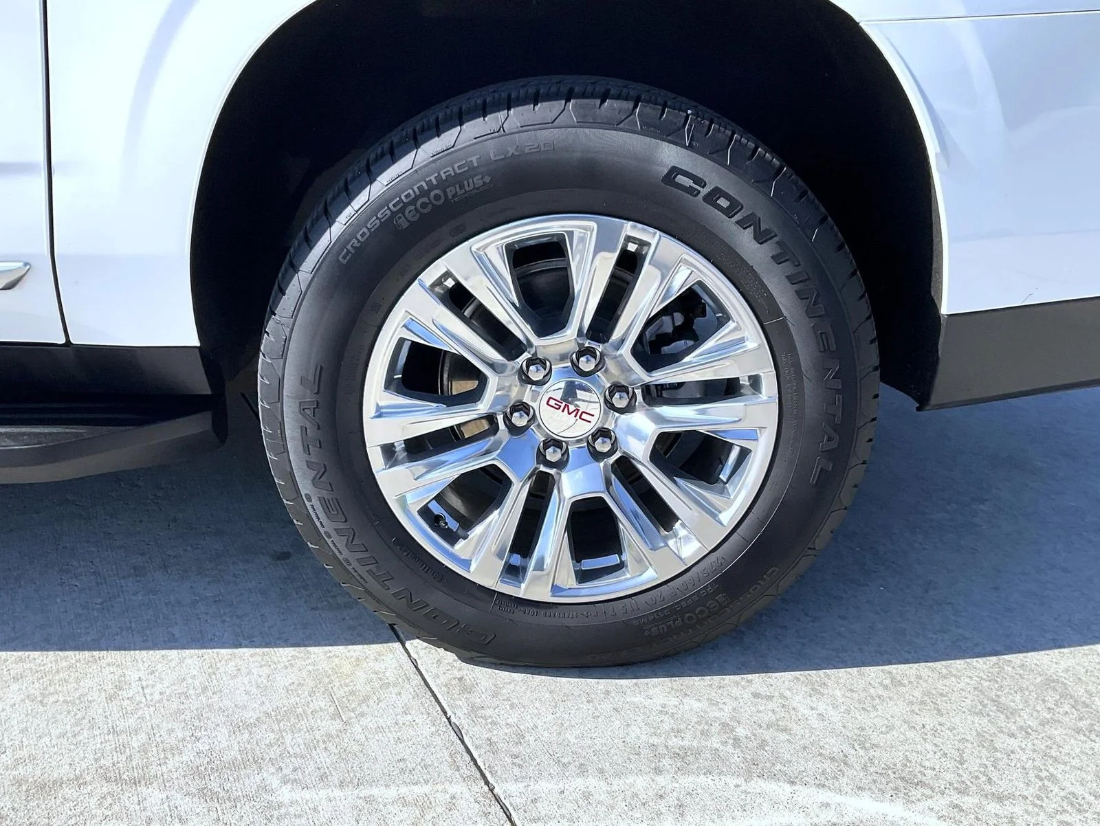 Used 2025 White GMC Denali image 24