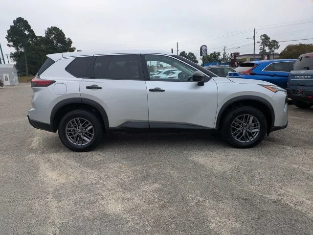 Used 2024 Silver Nissan S image 3
