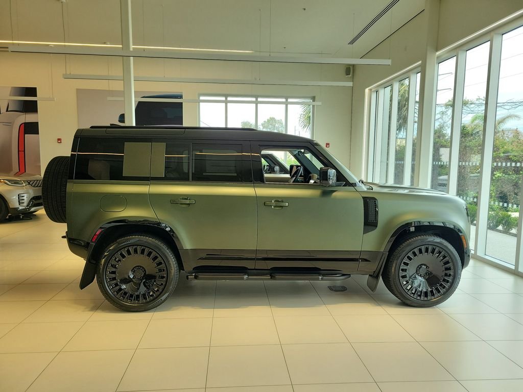 New 2026 Woolstone Green Land Rover X-Dynamic SE image 6